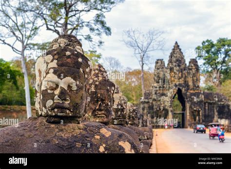 South Gate Of Angkor Thom Siem Reap Cambodia Stock Photo Alamy