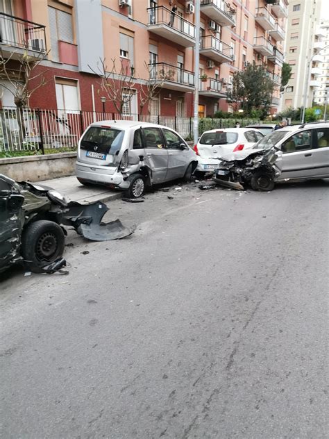 Quindici Macchine In Sosta Danneggiate In Un Incidente A Palermo