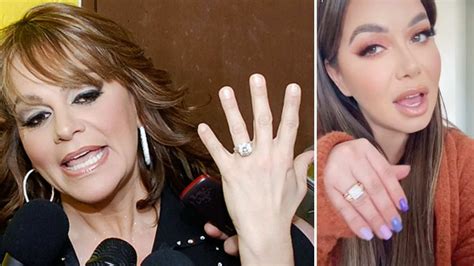 Chiquis aparece presumiendo nuevo anillo y lo hace imitando a su mamá