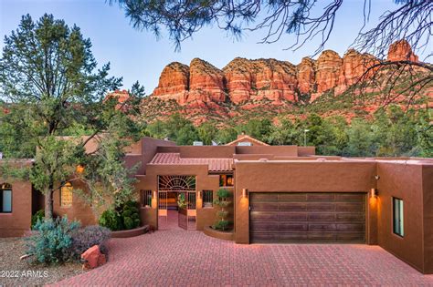 Arizona Hotspots With Unique Settings In The Mountains Or By The Water