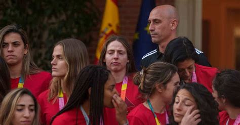 La madre de Luis Rubiales está encerrada en una iglesia y en huelga de