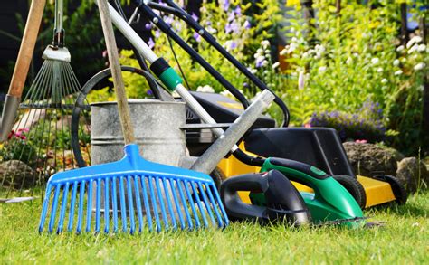 Utilisation en sécurité du petit outillage pour lentretien des espaces