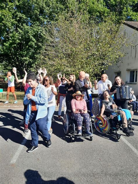 Portes ouvertes du FAM avec les élèves AS Ensemble St Charles