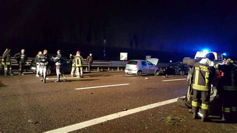 Milano Maxi Incidente Sulla Tangenziale Est Dodici Feriti Foto