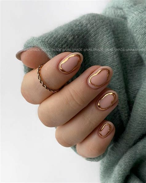 15 Stunning Gold Nail Inspo To Copy For Your Next Manicure Artofit