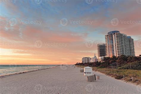 Miami Beach ocean view 8333033 Stock Photo at Vecteezy