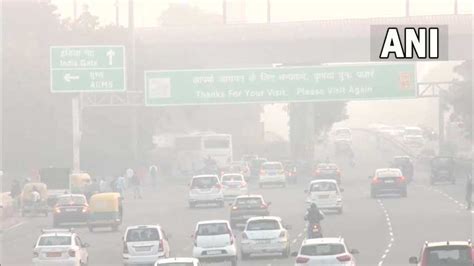 दिल्ली में जहरीली हवा का कहर जारी नोएडा में 353 दर्ज किया गया Aqi कई बीमारियों का खतरा