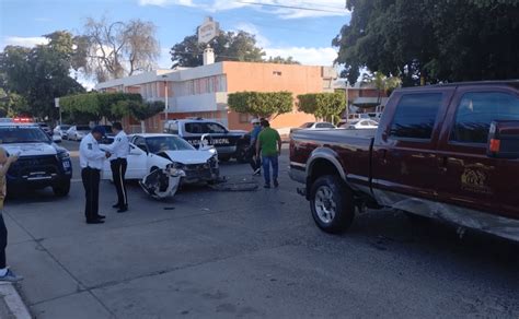 Aparatoso choque deja solo daños materiales en Guasave