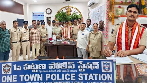 CI Guru Prakash Takes Charge As Vijayawada One Town Police Station Ap