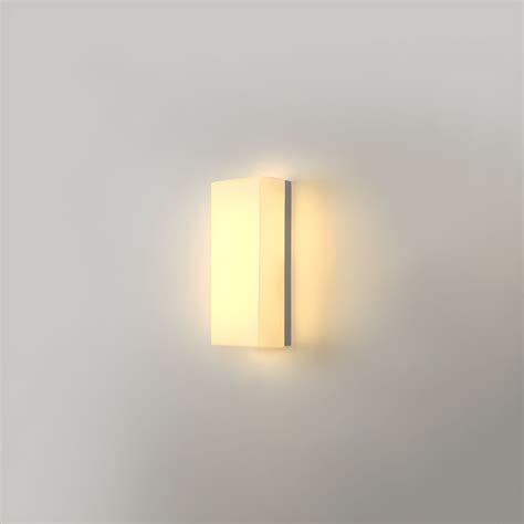 Modern Simple Fashion Style Linear Shade Wall Sconce Metal Light