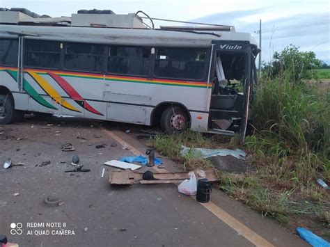 Assista Acidente entre carreta e ônibus deixa feridos e trânsito lento