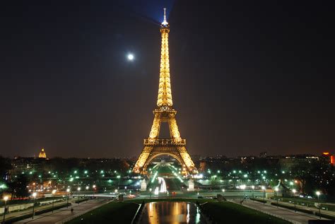 Eiffel Tower At Night Wallpaper - WallpaperSafari