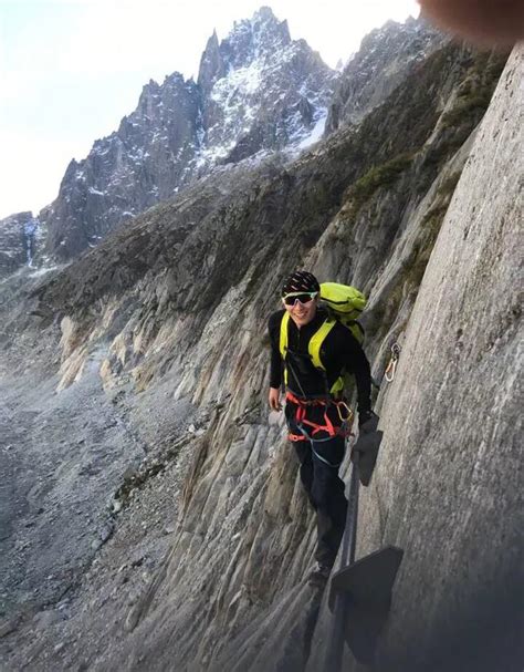 【竇驍曬登山照，假裝自己是山羊】9月30 每日頭條