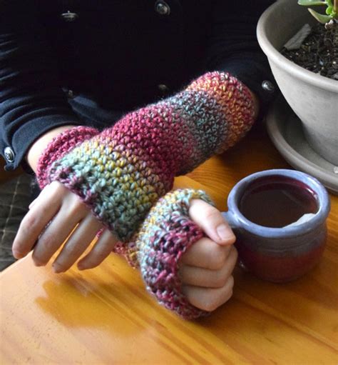 You Can Crochet Fashionable Arm Warmers With This Easy Photo Tutorial Even If You Re A Beginner