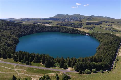 Lacs Magnifiques Et Naturels D Couvrir Autour De Lyon Le Bonbon