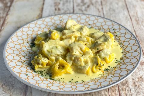 Tortellini De Setas Con Salsa A Los Quesos Como En Casa