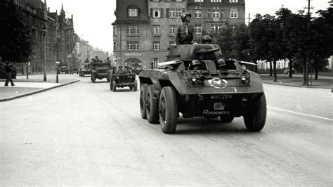 Jahre Kriegsende Zwischen Erbitterten K Mpfen Und Wei En Fahnen So