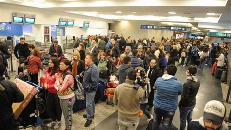 Caos En Aeroparque Y Ezeiza 55 Vuelos Cancelados Y Más De 6 Mil