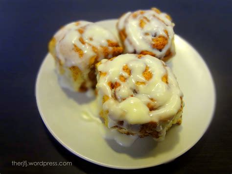 Homemade cinnamon rolls with cream cheese frosting | Cinnamon rolls homemade, Cinnamon rolls ...