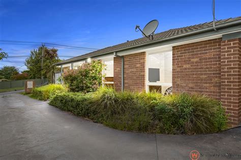 195 Ahern Road Pakenham Vic 3810 Domain