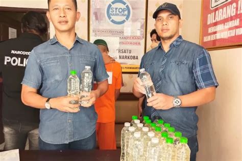 Polisi Sita Ratusan Liter Miras Kemasan Botol Siap Edar Di Purwakarta