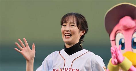 Jra藤田菜七子、楽天－巨人の始球式に登場「ギリギリ届かなかったので」 サンスポ