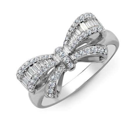 18ct White Gold 0.46ct Diamond R.B.C & Baguette Bow Ring