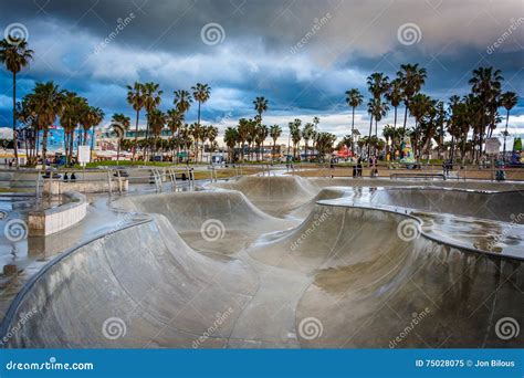 The Venice Skate Park at Sunset, in Venice Beach, Los Angeles, C Stock ...