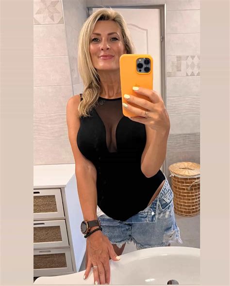 Lussy Berry Biography – Biography Explorer