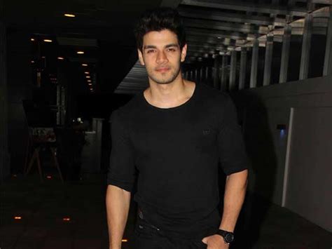 Sooraj Pancholi Misses Lunch Break, Lovely Moments on Hero Sets - NDTV Movies