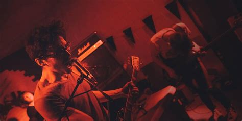 Crowd Of Chairs Over Hun Debuutalbum Fuck Fuck Fuck