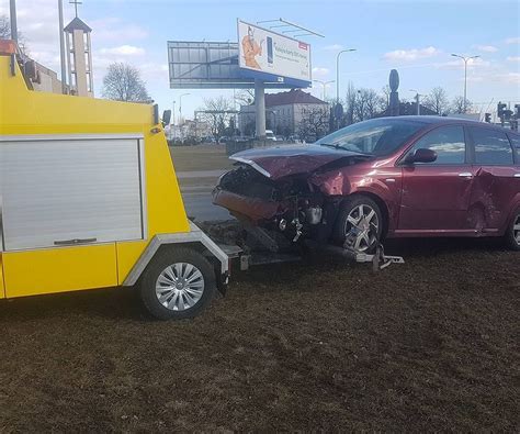 Wypadek na rondzie Fordońskim Zderzyły się trzy samochody