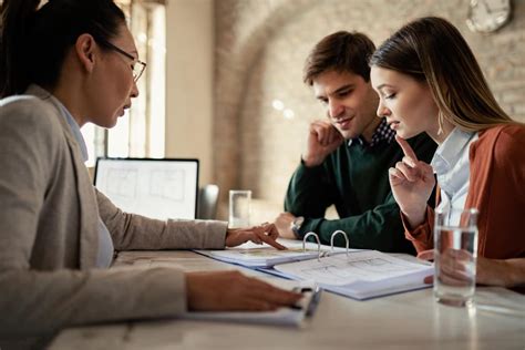 Un Courtier En Assurance Peut Vous Aider à Trouver Les Meilleures Offres