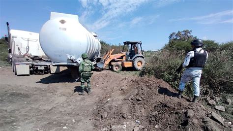 Aseguran Retroexcavadora Vehículos Y 24 Mil Litros De Huachicol En Hidalgo