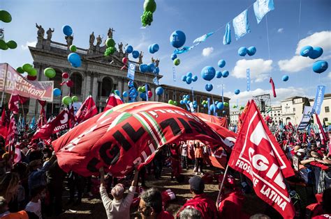 Visão Dezenas de milhares de pessoas manifestam se contra extrema