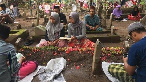 Kumpulan Doa Adab Ziarah Kubur Jelang Datangnya Ramadhan Ucap