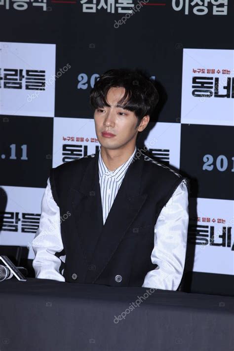 El Actor Surcoreano Lee Sang Yeob Asiste A Una Conferencia De Prensa