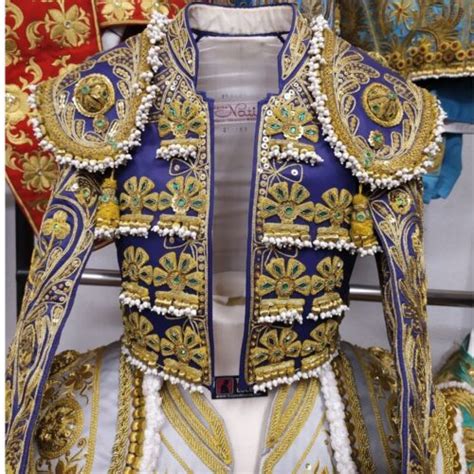 Traje de Torero de niño color nazareno bordado en oro trajesdeluces