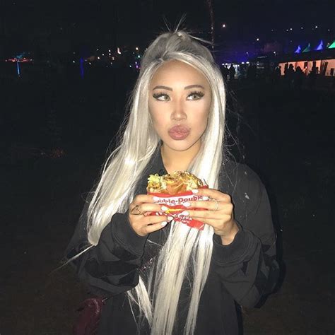 Hot Sexy Ashley Yi Bikini Pics