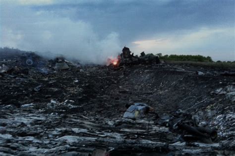 Un avion de ligne malaisien avec 295 passagers s écrase en Ukraine