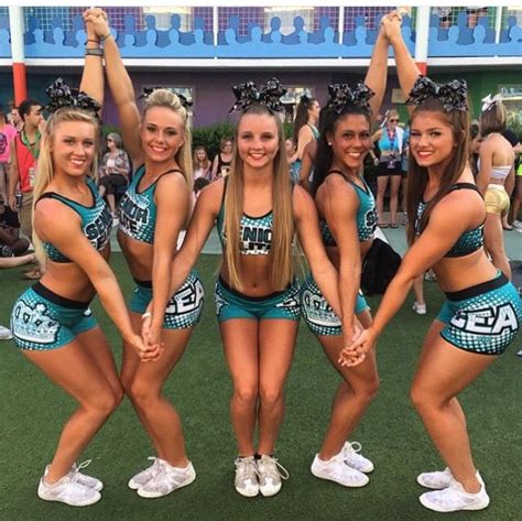 Senior Elite Cheer Extreme Group Picture Idea Not My Photo Cheer Poses