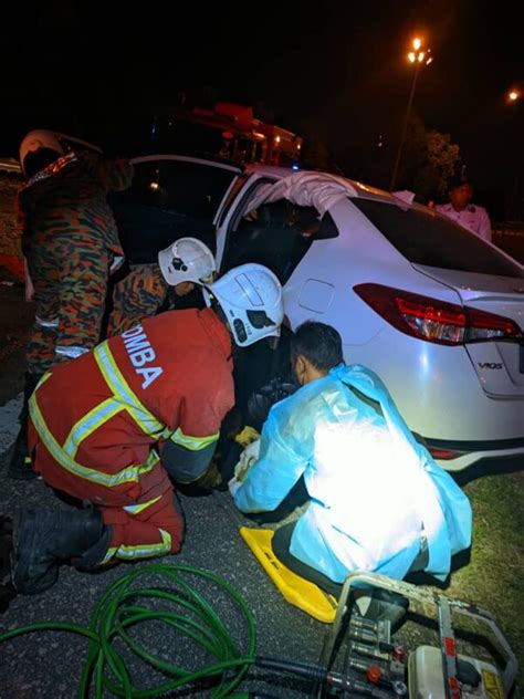 Dua Maut Dua Lagi Cedera Kereta Terbabas Rempuh Penghadang Jalan