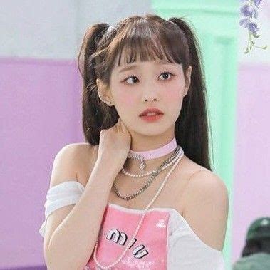 Beauty And The Beat Chuu Loona Perfect Love Pose Reference Photo