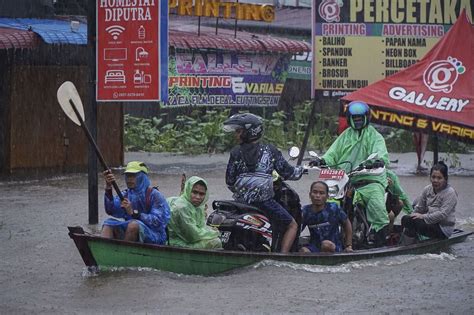 FOTO Banjir Masih Merendam 12 Kecamatan Di Sintang Kalbar