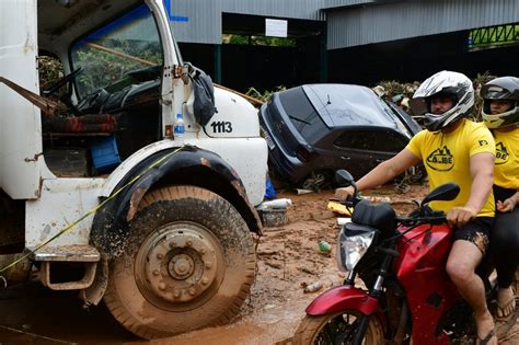 A Gazeta Fotojornalismo o rastro de destruição após chuva em Mimoso