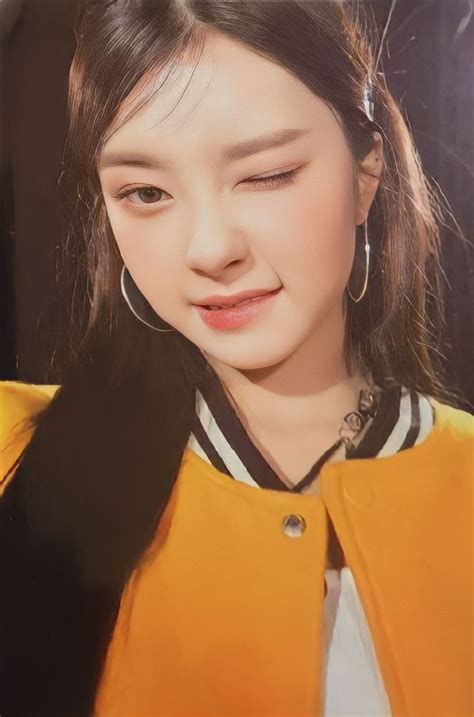 Dayeon Lovestruck Love Strike Ver Photocard Scan HA0HAVEYOUBIN