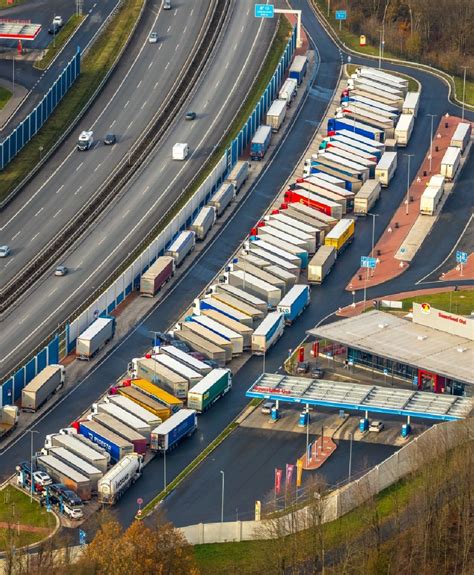 Luftaufnahme Leifringhausen LKW Abstellflächen an der Autobahn