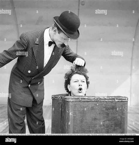 Vintage circus performer hi-res stock photography and images - Alamy
