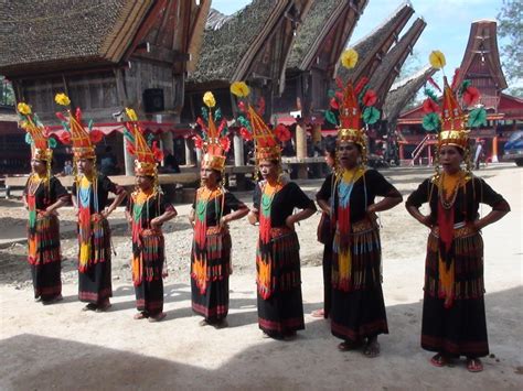 SENI UKIR TORAJA TORAJAn CULTURE