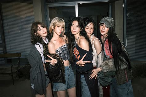 Le Sserafim Hot Cool Style